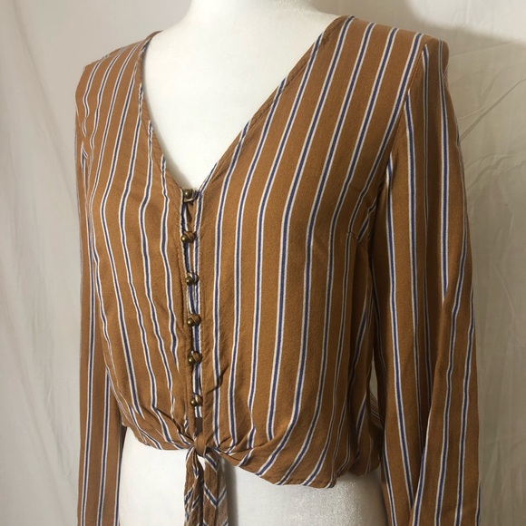 button down crop top - Picture 2 of 6